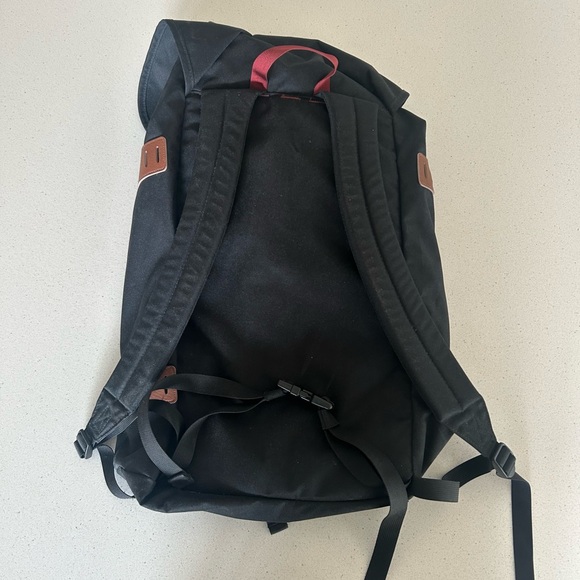 Patagonia Leinenkugel’s Arbor Pack Black Backpack with Brown Accents - Picture 6 of 7